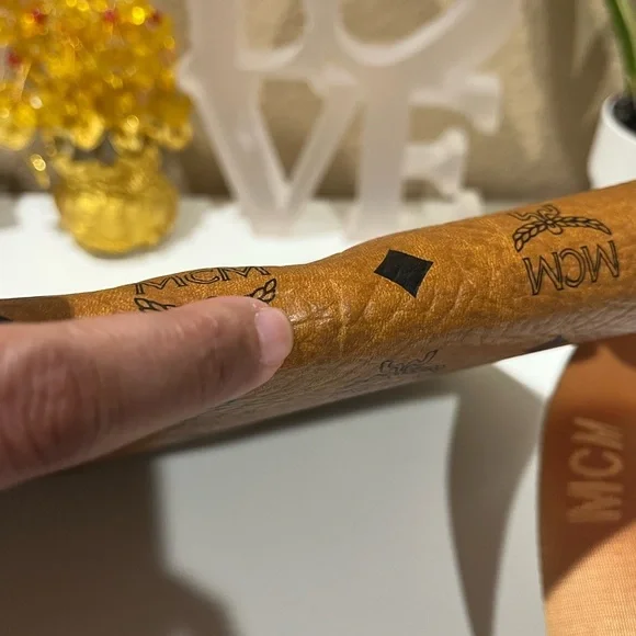 MCM COGNAC VISETOS MESSENGER BAG - Picture 15 of 16